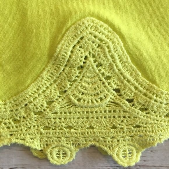 Polo top with Levi’s shorts - Picture 4 of 8